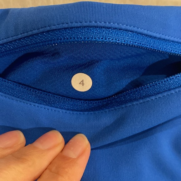 Lululemon Royal Blue 3/4 Capri Leggings Size 4 Reflective Stripe Excellent Cond. - Picture 4 of 10
